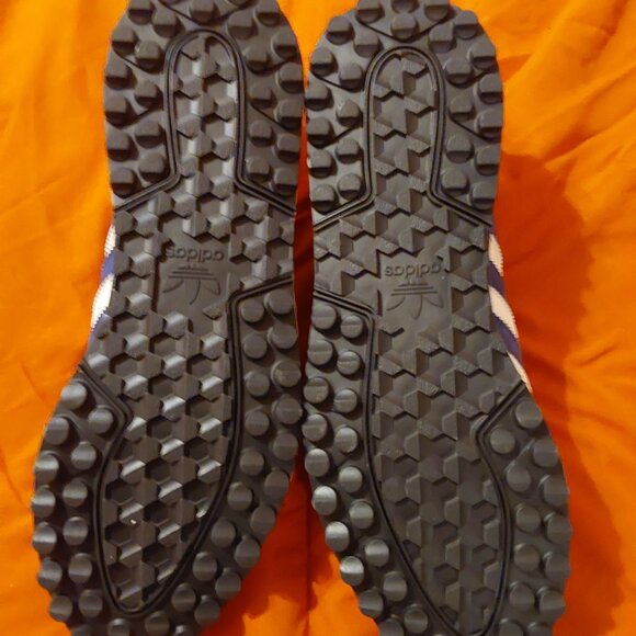 Pair of Adidas TRX Vintage sgoes. - Picture 5 of 6